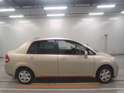 NISSAN TIIDA LATIO