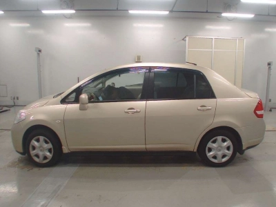 NISSAN TIIDA LATIO