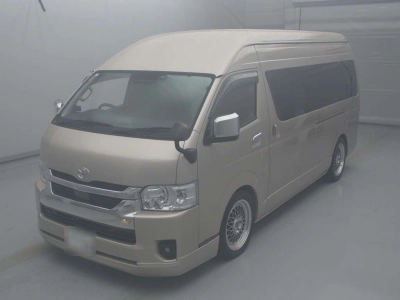 TOYOTA HIACE COMMUTER
