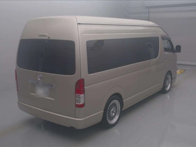 TOYOTA HIACE COMMUTER