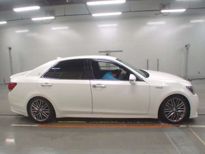 TOYOTA CROWN HYBRID