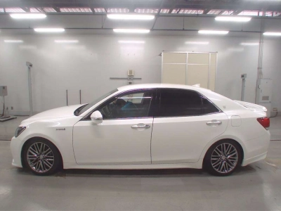 TOYOTA CROWN HYBRID