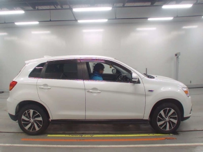 MITSUBISHI RVR