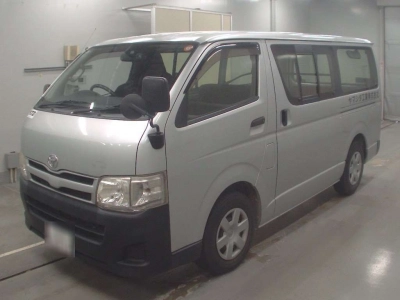 TOYOTA HIACE VAN