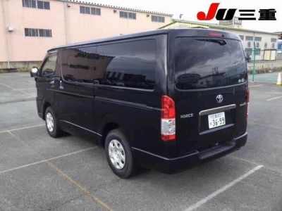 TOYOTA HIACE VAN