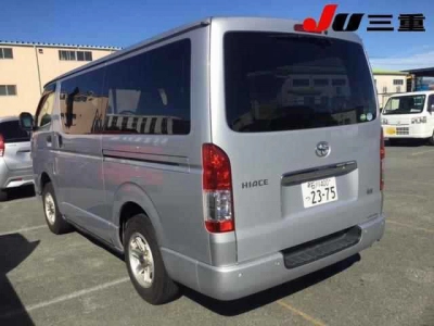 TOYOTA HIACE VAN
