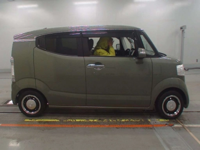 HONDA N-BOX SLASH