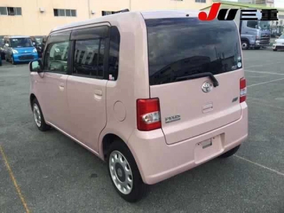 TOYOTA PIXIS SPACE