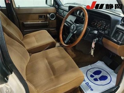VOLVO 240