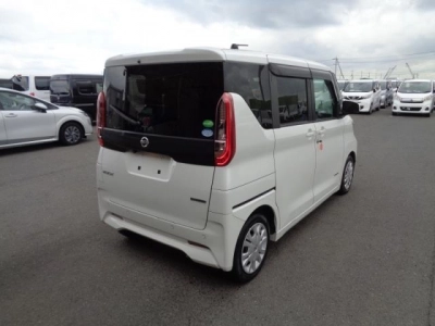 NISSAN ROOX