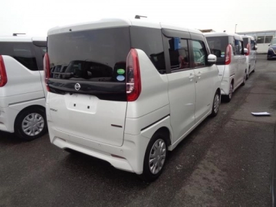 NISSAN ROOX