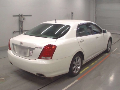 TOYOTA CROWN MAJESTA