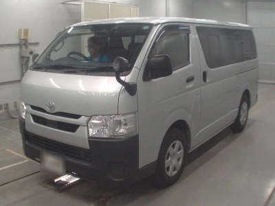 TOYOTA HIACE VAN