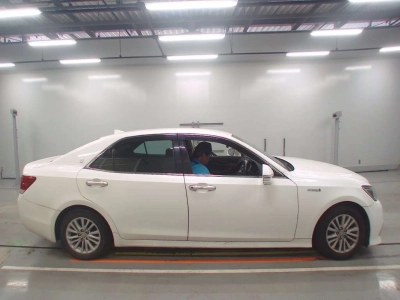 TOYOTA CROWN HYBRID