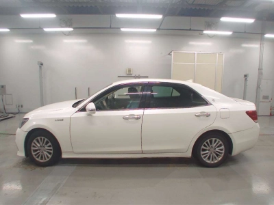 TOYOTA CROWN HYBRID