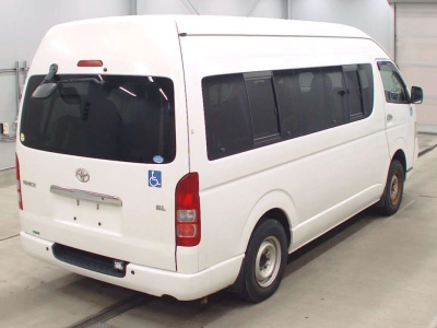 TOYOTA HIACE COMMUTER