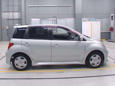 TOYOTA IST