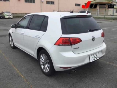 VOLKSWAGEN GOLF