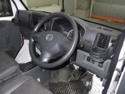 NISSAN CLIPPER VAN