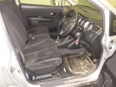 NISSAN TIIDA