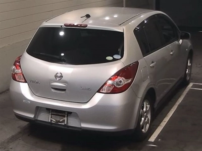 NISSAN TIIDA