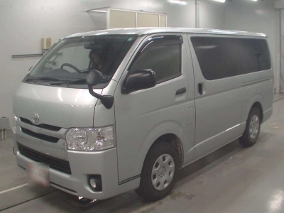 TOYOTA REGIUS VAN