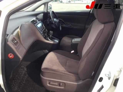 TOYOTA MARK X ZIO