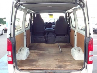 TOYOTA REGIUS VAN