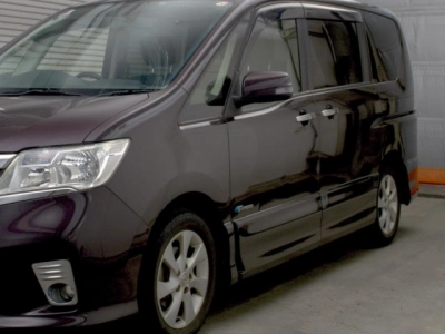 NISSAN SERENA