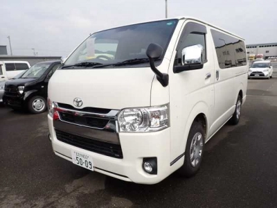 TOYOTA HIACE VAN