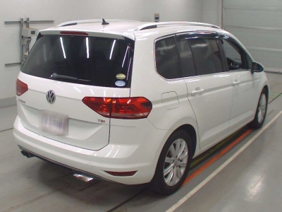 VOLKSWAGEN GOLF TOURAN