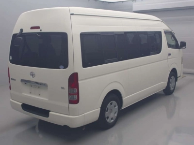 TOYOTA HIACE COMMUTER