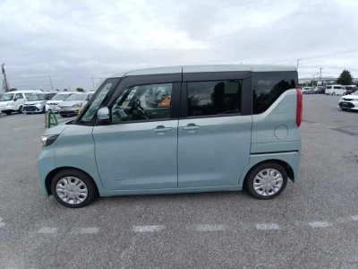 NISSAN ROOX