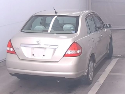 NISSAN TIIDA LATIO