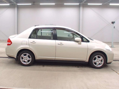 NISSAN TIIDA LATIO