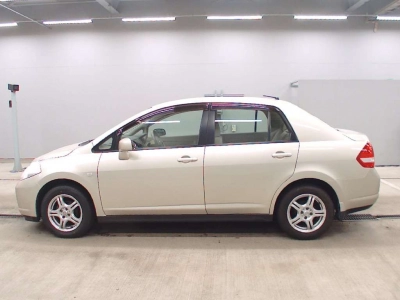 NISSAN TIIDA LATIO