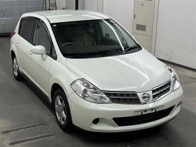 NISSAN TIIDA