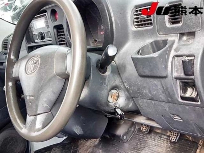 TOYOTA PIXIS VAN
