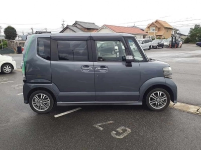 HONDA N BOX CUSTOM