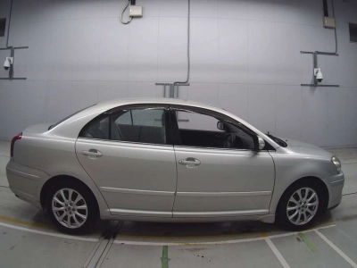 TOYOTA AVENSIS SEDAN