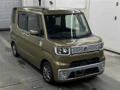 DAIHATSU WAKE