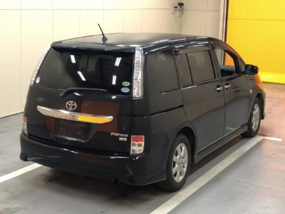 TOYOTA ISIS