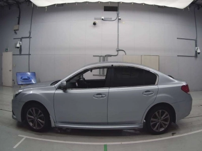 SUBARU LEGACY B4