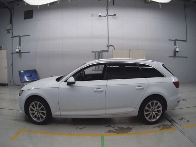 AUDI A4 AVANTE
