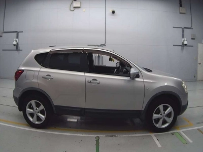 NISSAN DUALIS