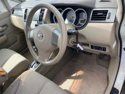 NISSAN TIIDA
