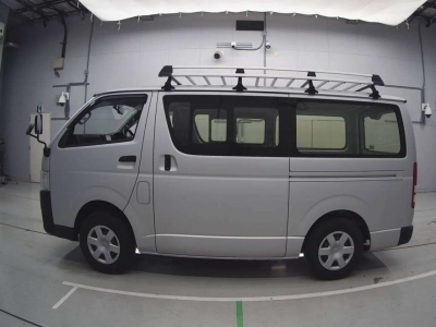 TOYOTA REGIUS VAN