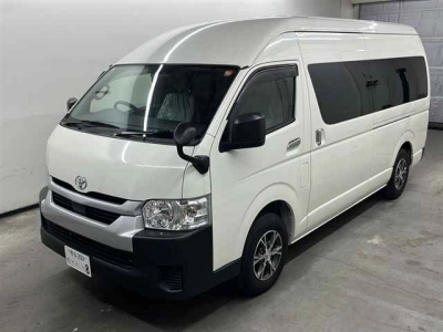 TOYOTA HIACE COMMUTER