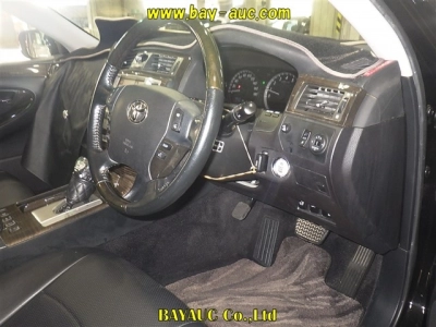TOYOTA CROWN MAJESTA