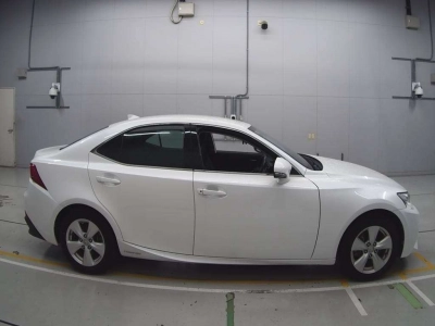 LEXUS IS